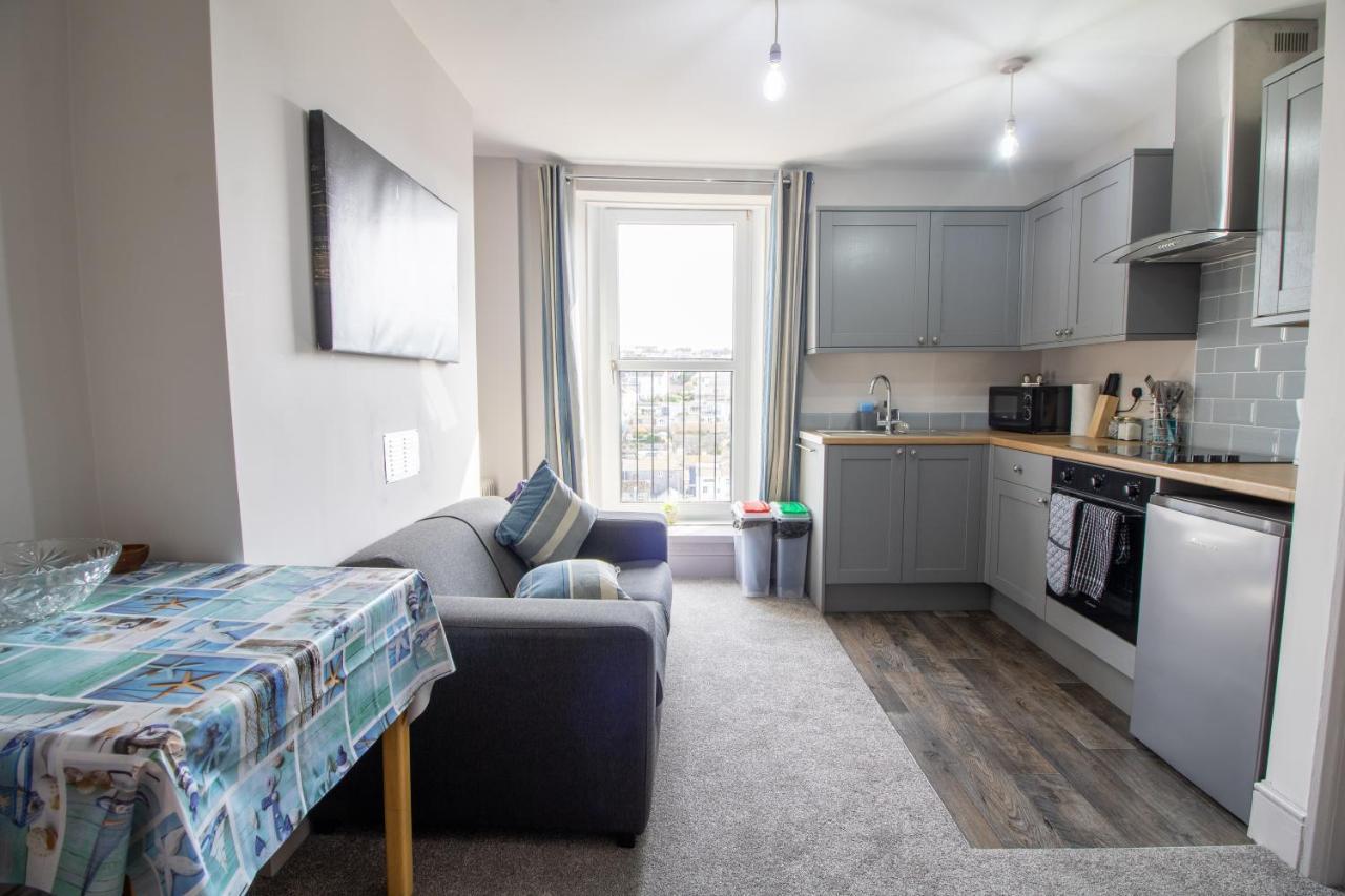 Sea La Vie- Cosy, Modern, Harbourside Views Appartement Brixham Buitenkant foto